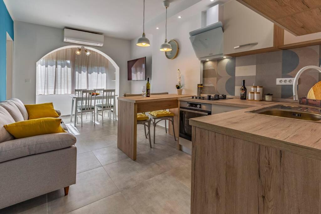New Two Bedroom Apartment Maloni Pula Luaran gambar